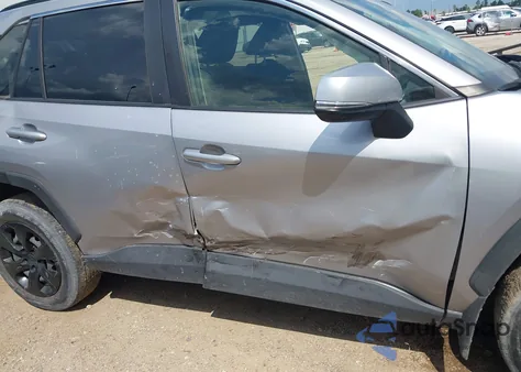 2021 Toyota Rav4 Le z USA, uszkodzony, nr VIN JTMG1RFV2MD073002